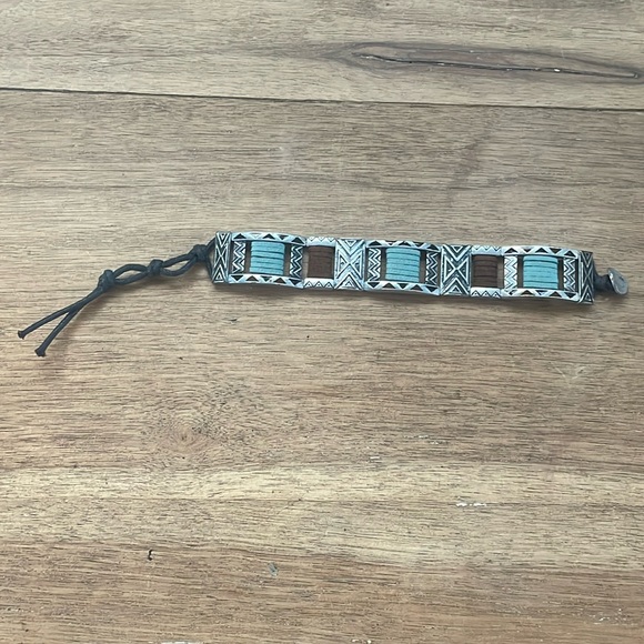 Silver Aztec suede bracelet - Picture 2 of 4